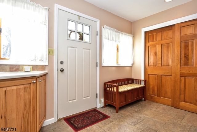 7 Birch Rd, Bloomingdale Boro, NJ 07403