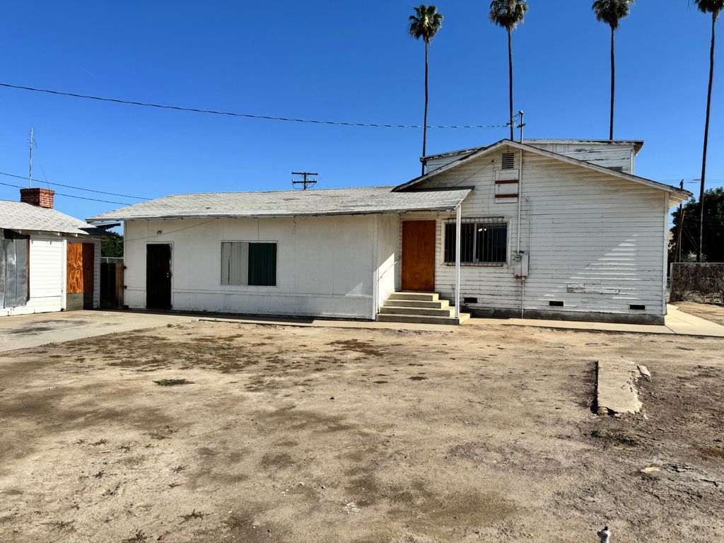 Image 10 of property listing at 633 W Westfield Avenue, Porterville, CA 93257