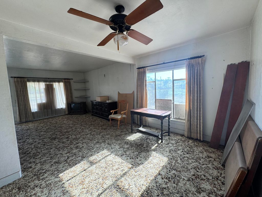 Image 12 of property listing at 633 W Westfield Avenue, Porterville, CA 93257