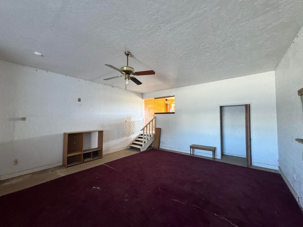 Image 14 of property listing at 633 W Westfield Avenue, Porterville, CA 93257
