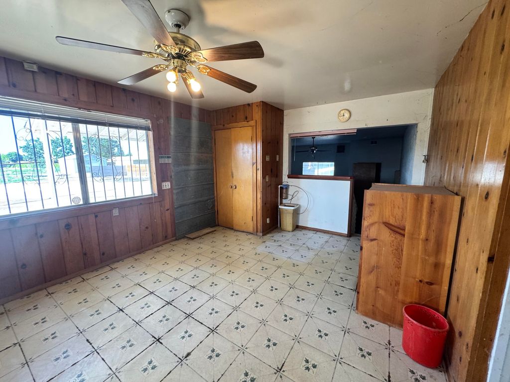 Image 15 of property listing at 633 W Westfield Avenue, Porterville, CA 93257