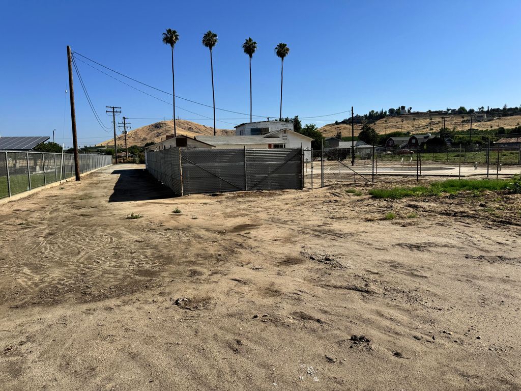 Image 6 of property listing at 633 W Westfield Avenue, Porterville, CA 93257
