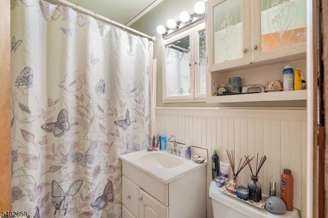 81 Larch St, Woodbridge Twp., NJ 07064