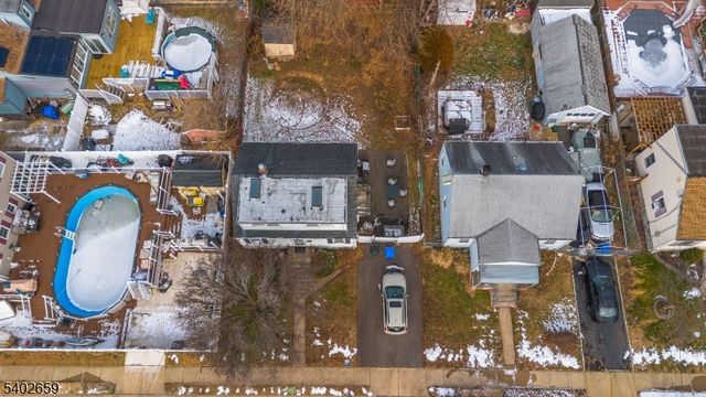 81 Larch St, Woodbridge Twp., NJ 07064