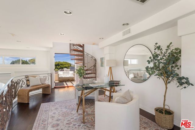 2922 Montana Avenue B, Santa Monica, CA 90403