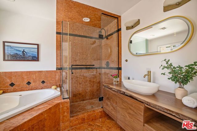 2922 Montana Avenue B, Santa Monica, CA 90403