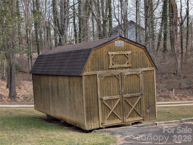 172 School House Road, Mills River, NC 28759