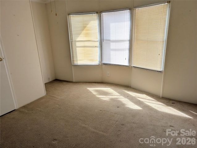 172 School House Road, Mills River, NC 28759