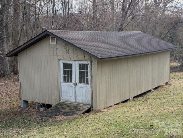 172 School House Road, Mills River, NC 28759