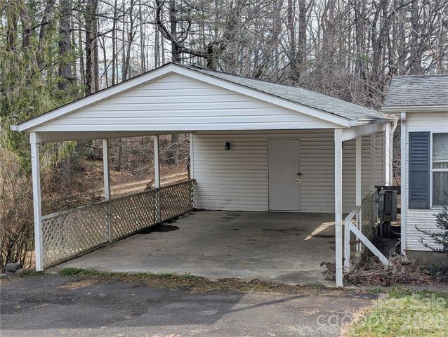 172 School House Road, Mills River, NC 28759