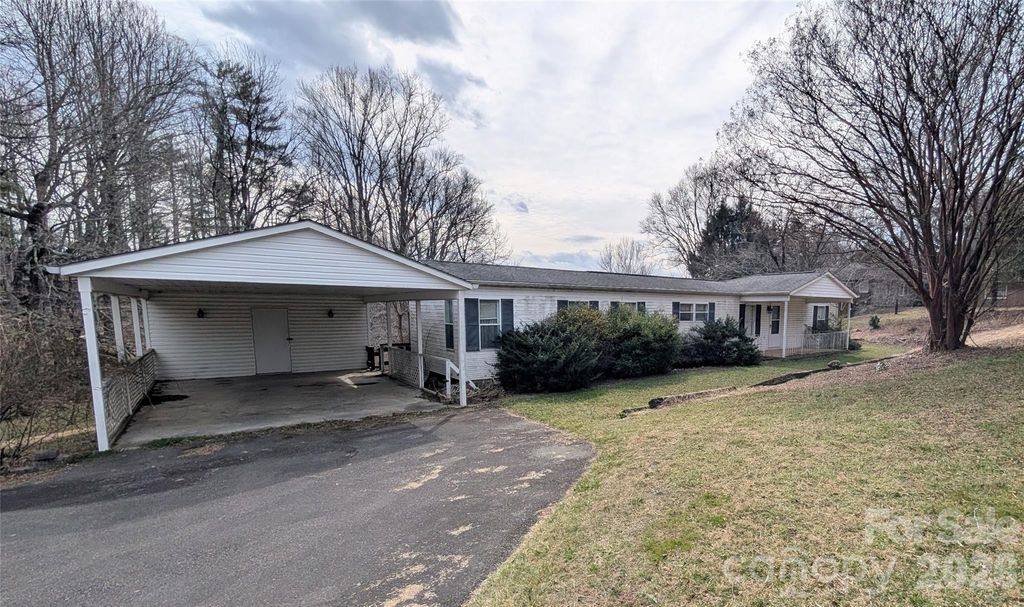 172 School House Road, Mills River, NC 28759