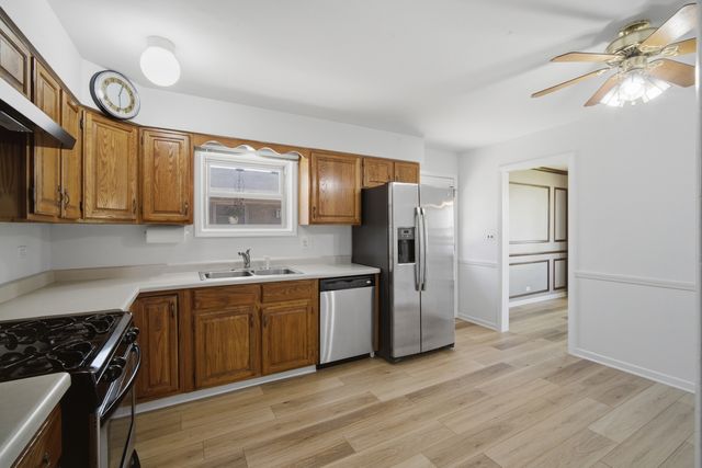 905 Long Road, Glenview, IL 60025