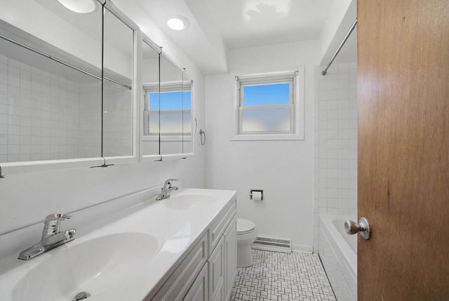 905 Long Road, Glenview, IL 60025