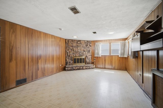 905 Long Road, Glenview, IL 60025