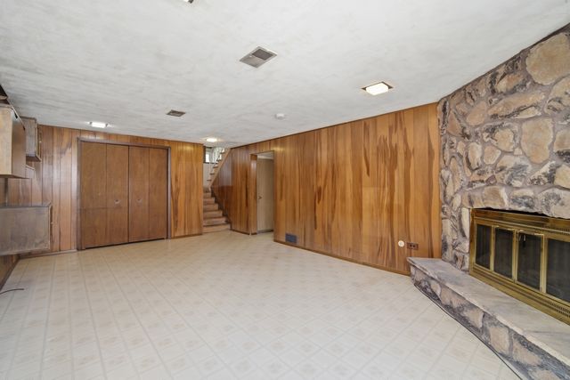 905 Long Road, Glenview, IL 60025