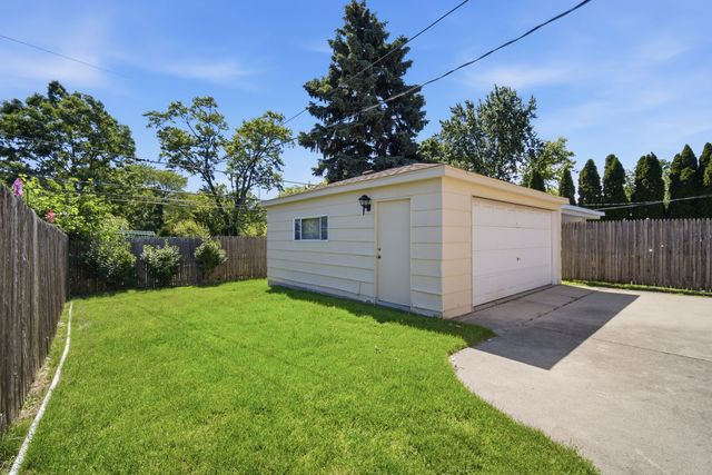 905 Long Road, Glenview, IL 60025