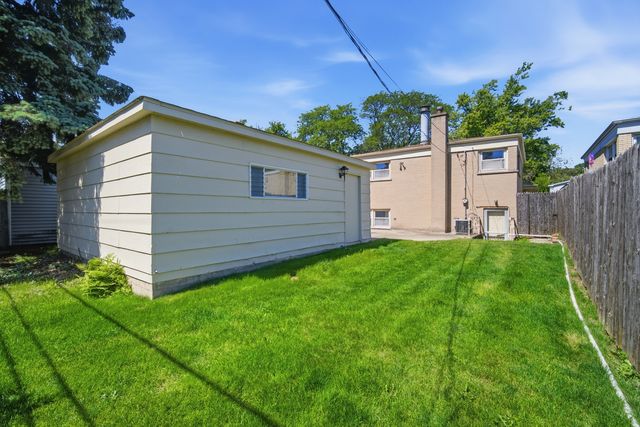 905 Long Road, Glenview, IL 60025