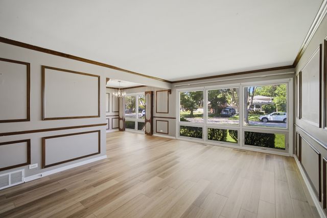 905 Long Road, Glenview, IL 60025