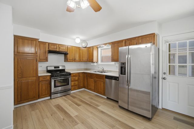 905 Long Road, Glenview, IL 60025