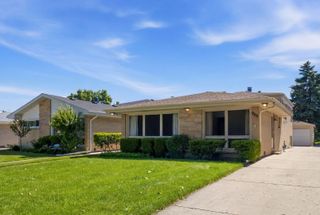 905 Long Road, Glenview, IL 60025