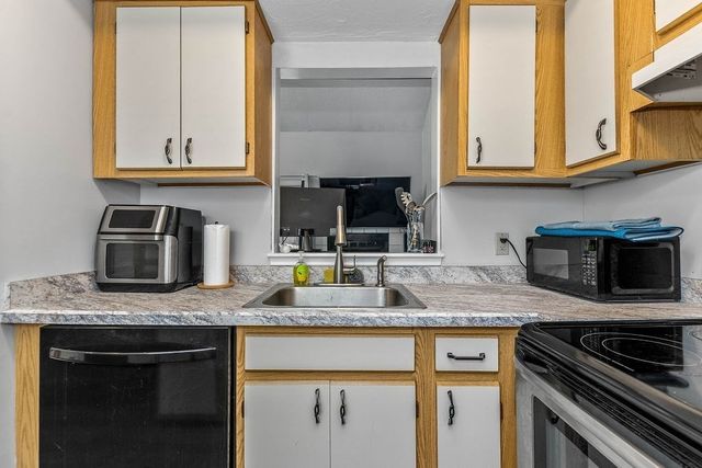 231 Lake St D, Weymouth, MA 02189