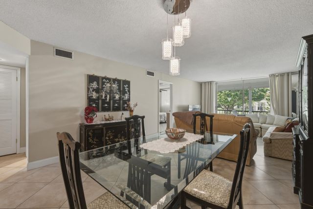 811 S Hollybrook Drive 202, Pembroke Pines, FL 33025