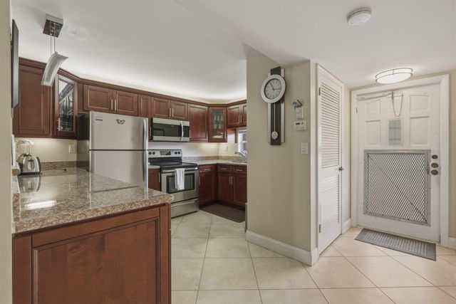 811 S Hollybrook Drive 202, Pembroke Pines, FL 33025