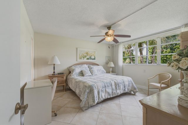 811 S Hollybrook Drive 202, Pembroke Pines, FL 33025