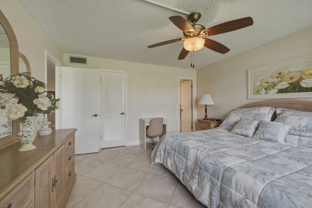 811 S Hollybrook Drive 202, Pembroke Pines, FL 33025
