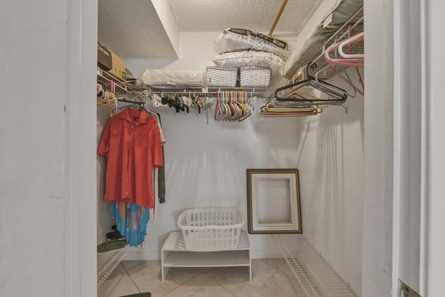 811 S Hollybrook Drive 202, Pembroke Pines, FL 33025