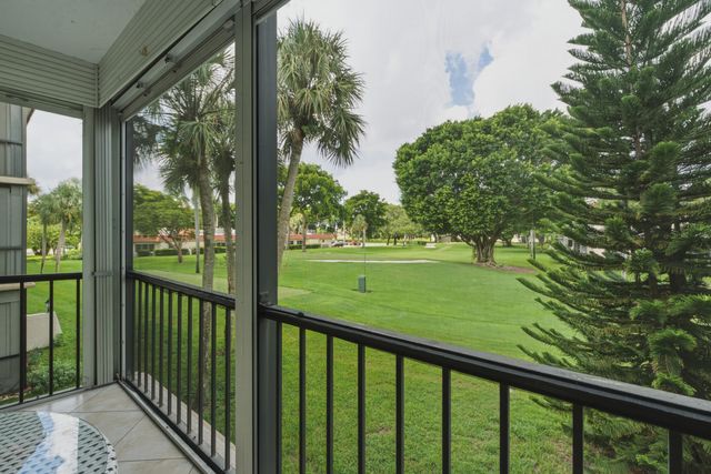 811 S Hollybrook Drive 202, Pembroke Pines, FL 33025