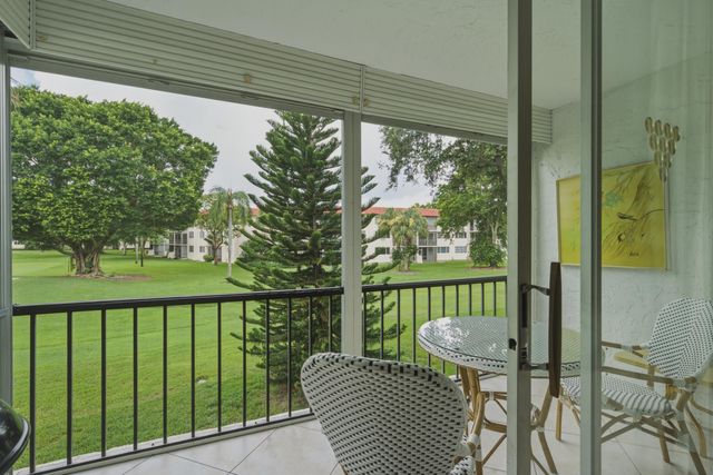 811 S Hollybrook Drive 202, Pembroke Pines, FL 33025