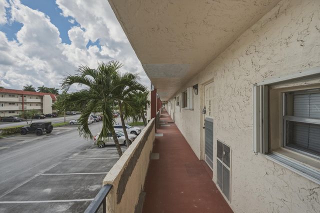 811 S Hollybrook Drive 202, Pembroke Pines, FL 33025