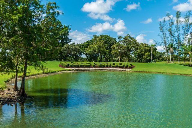 811 S Hollybrook Drive 202, Pembroke Pines, FL 33025