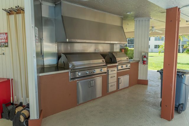 811 S Hollybrook Drive 202, Pembroke Pines, FL 33025