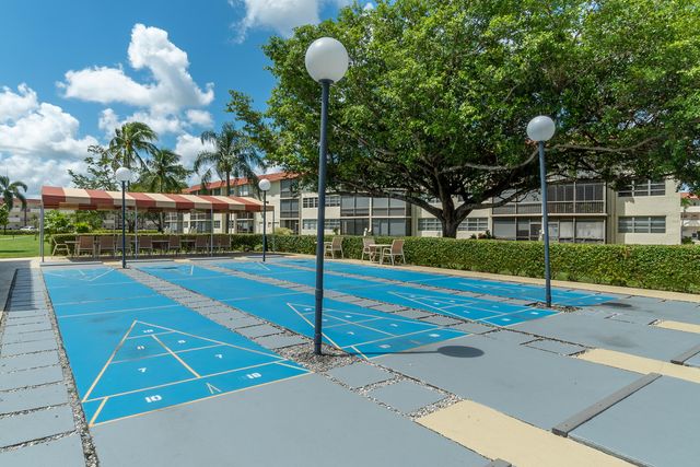 811 S Hollybrook Drive 202, Pembroke Pines, FL 33025