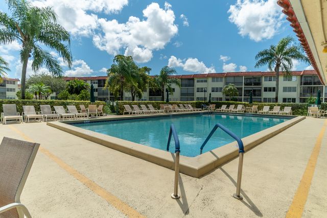 811 S Hollybrook Drive 202, Pembroke Pines, FL 33025
