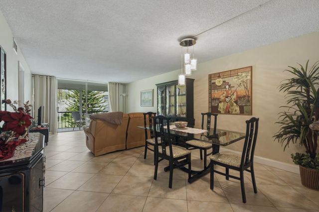 811 S Hollybrook Drive 202, Pembroke Pines, FL 33025