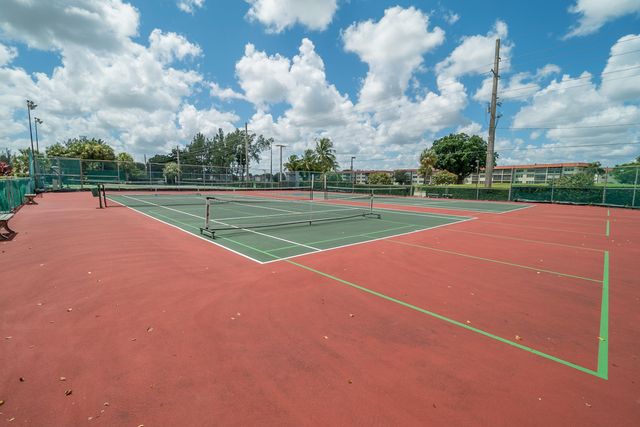 811 S Hollybrook Drive 202, Pembroke Pines, FL 33025