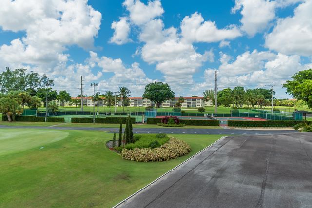 811 S Hollybrook Drive 202, Pembroke Pines, FL 33025