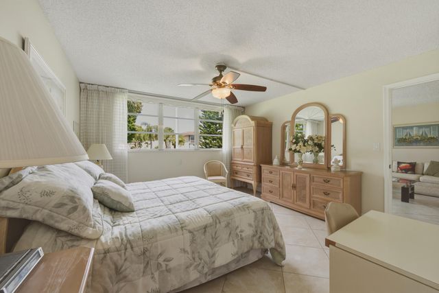 811 S Hollybrook Drive 202, Pembroke Pines, FL 33025
