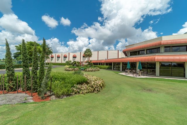 811 S Hollybrook Drive 202, Pembroke Pines, FL 33025
