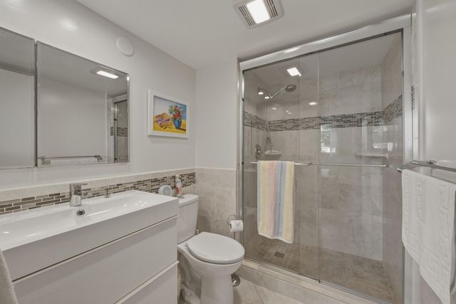 811 S Hollybrook Drive 202, Pembroke Pines, FL 33025