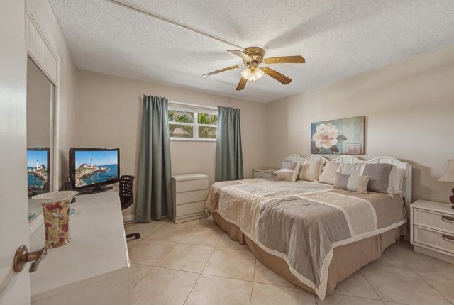 811 S Hollybrook Drive 202, Pembroke Pines, FL 33025