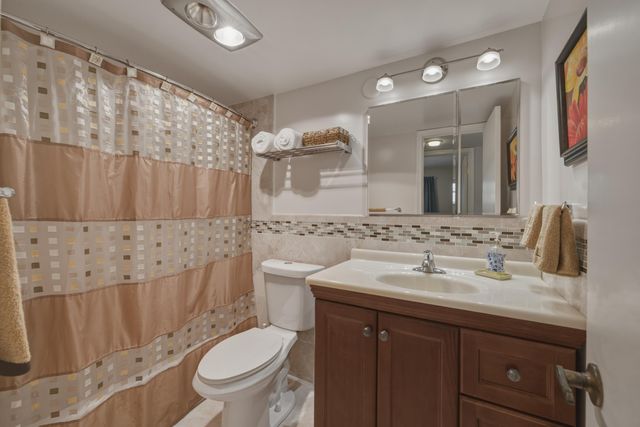 811 S Hollybrook Drive 202, Pembroke Pines, FL 33025