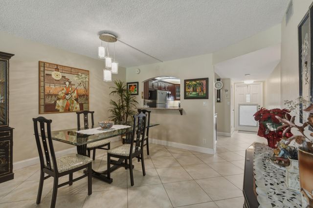 811 S Hollybrook Drive 202, Pembroke Pines, FL 33025