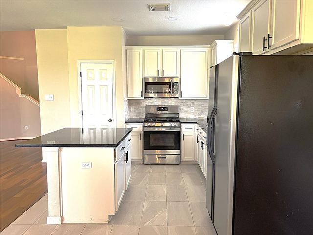 10634 Lyndon Meadows Drive, Houston, TX 77095