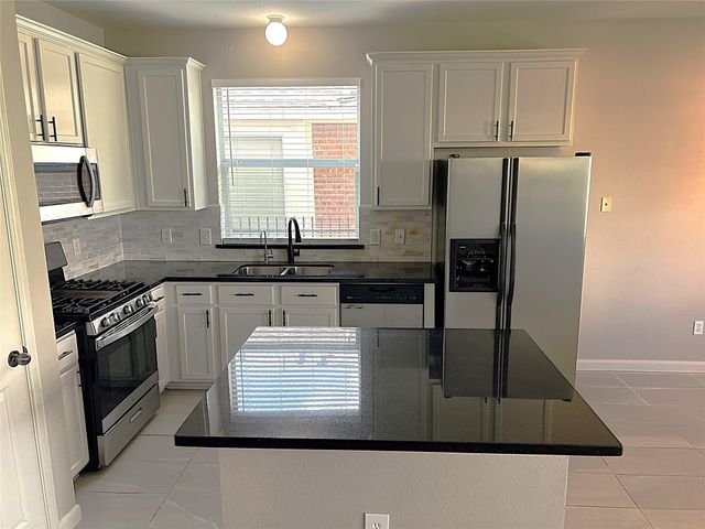 10634 Lyndon Meadows Drive, Houston, TX 77095