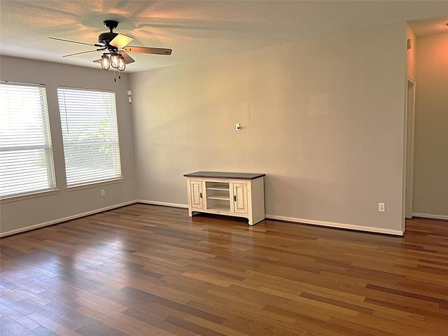 10634 Lyndon Meadows Drive, Houston, TX 77095