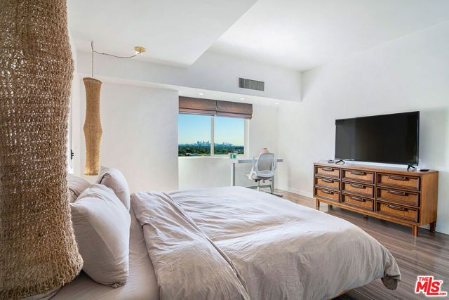 1155 N La Cienega Boulevard 711, Los Angeles, CA 90069